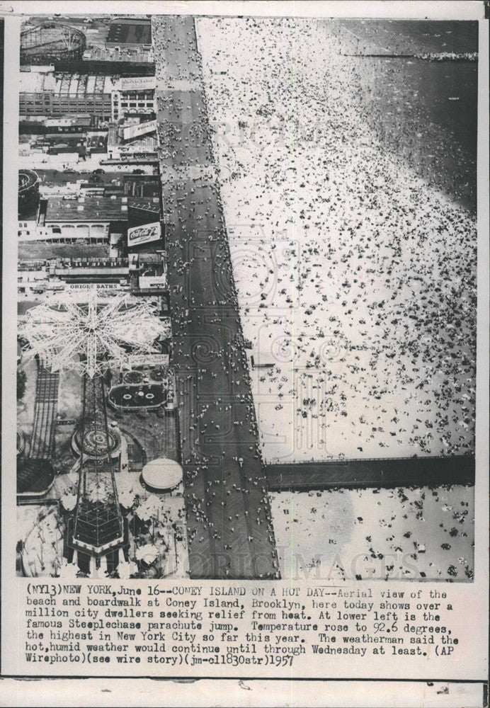 1957 Press Photo NYC Coney Island Aerial View Of Beach And Boardwalk - Historic Images