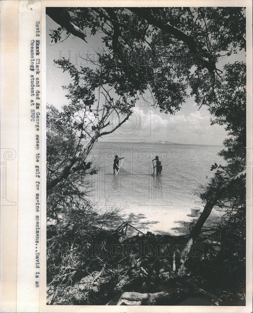 1973 Press Photo Oceanography Student David Clark With Father George Gulf - Historic Images