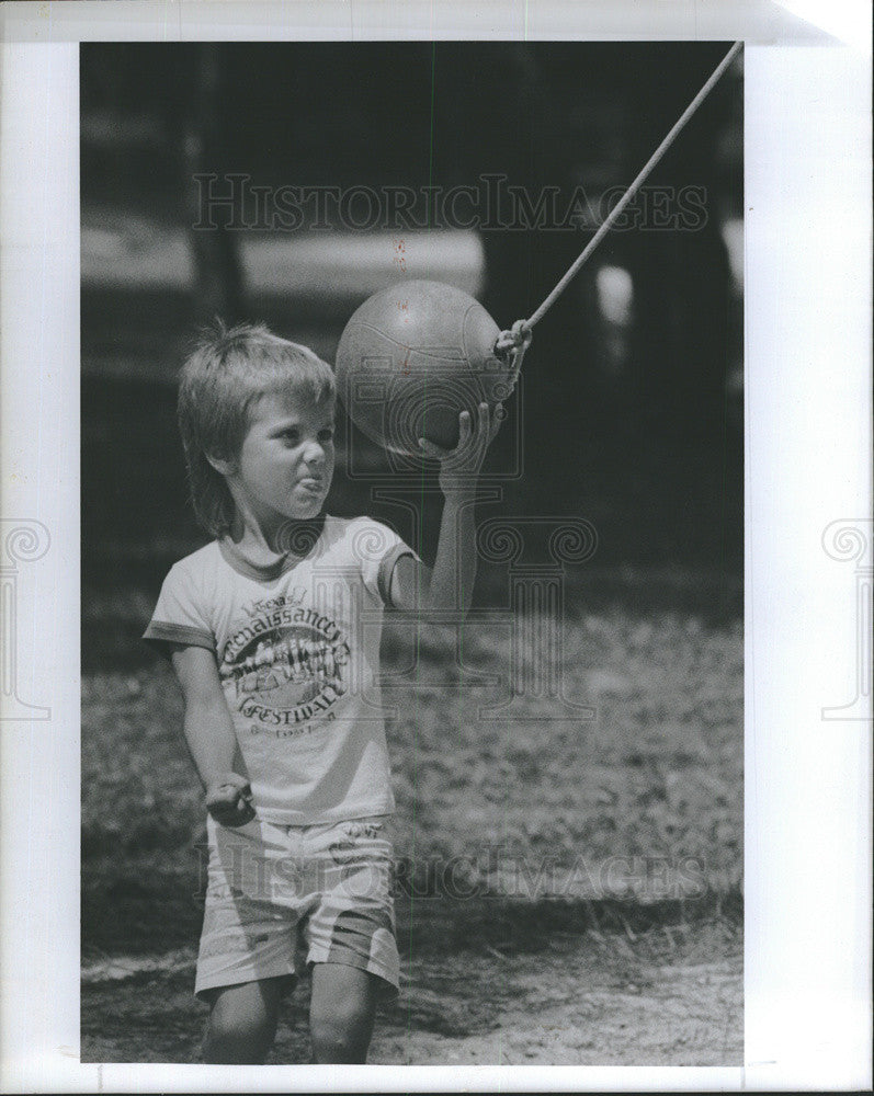 1989 Press Photo Justin Marshall tetherball Walter Fuller  Park St Petersburg - Historic Images