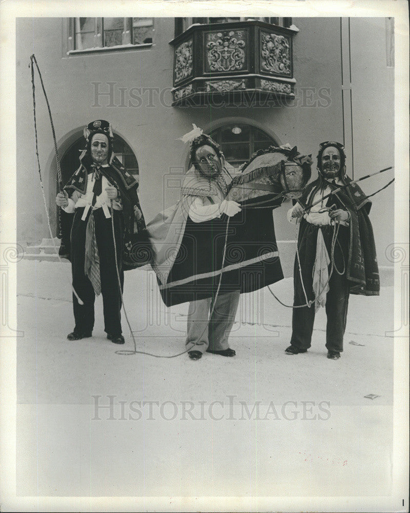 1965 Press Photo Costumed Parade in Germany - Historic Images