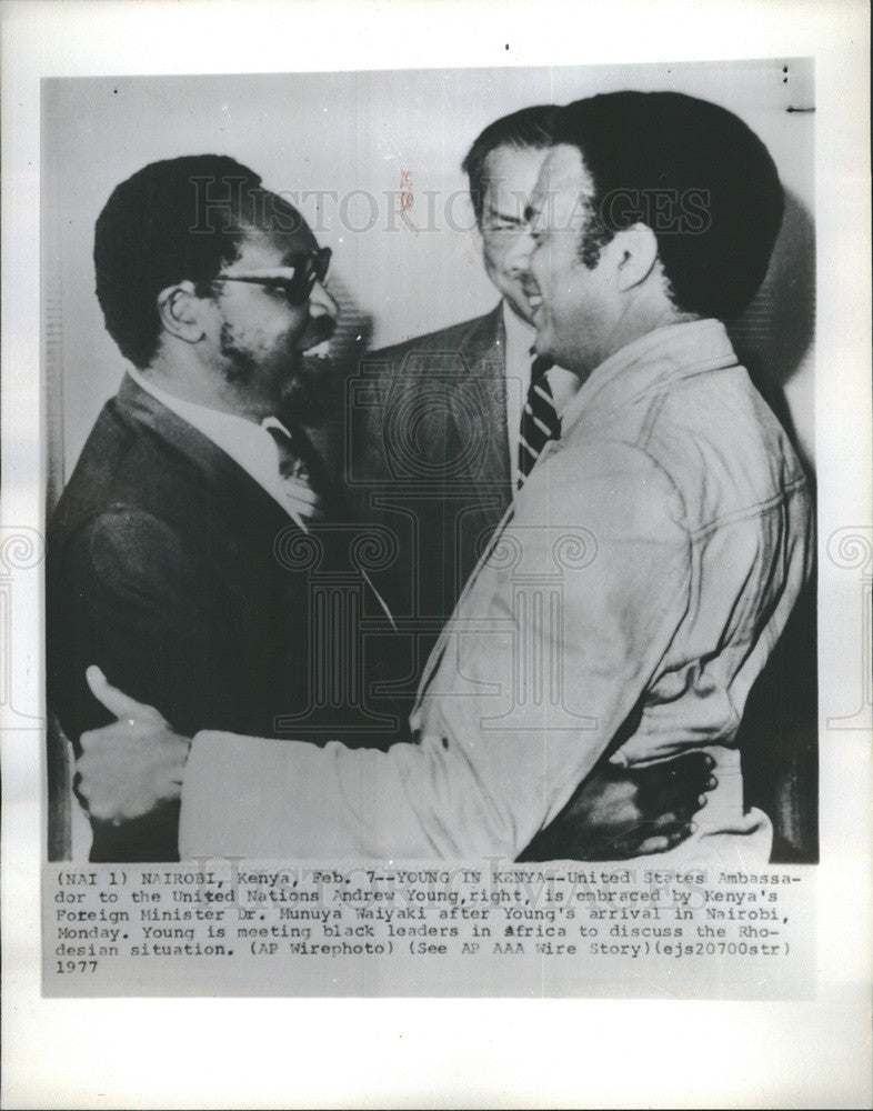 1977 Press Photo US Ambassador Andrew Young, Dr Munuya Waiyaki, Nairobi - Historic Images