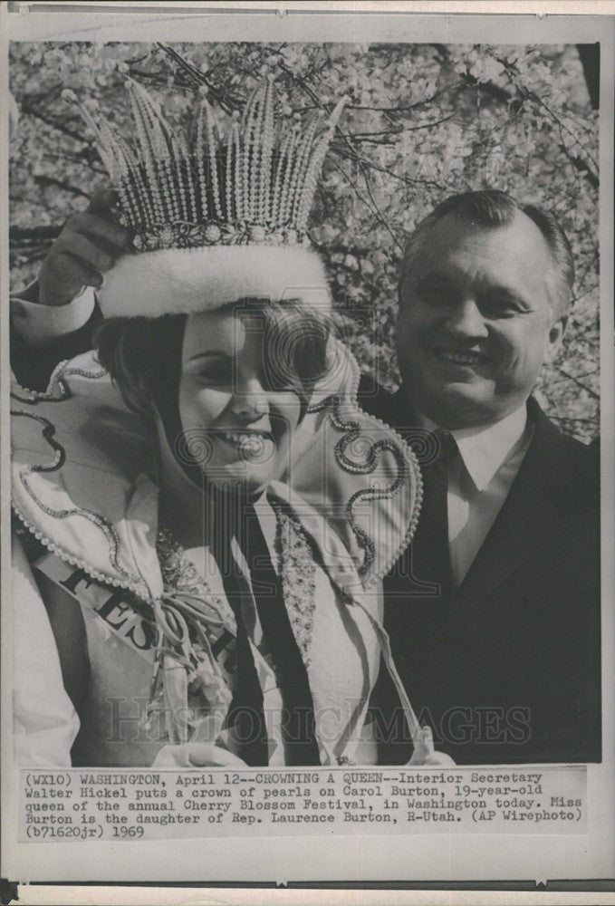 1969 Press Photo Walter Hickel Crowns Carol Burton Cherry Blossom Queen - Historic Images