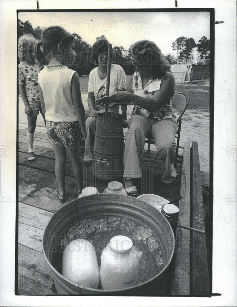 1978 Press Photo of butter making during Hudson Pioneer Centennial Day - Historic Images