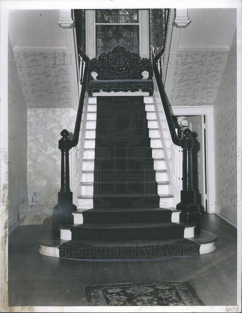 Press Photo an antique staircase - Historic Images