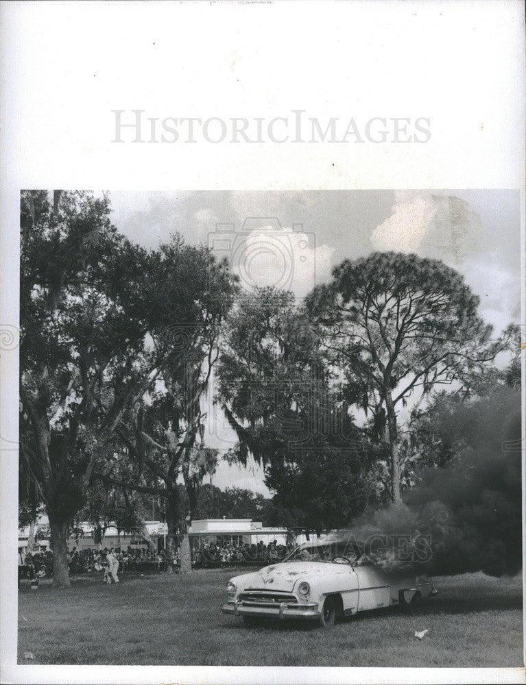 1973 Press Photo of Hudson Vol. Fire Dept. set fire to car for demo to students - Historic Images