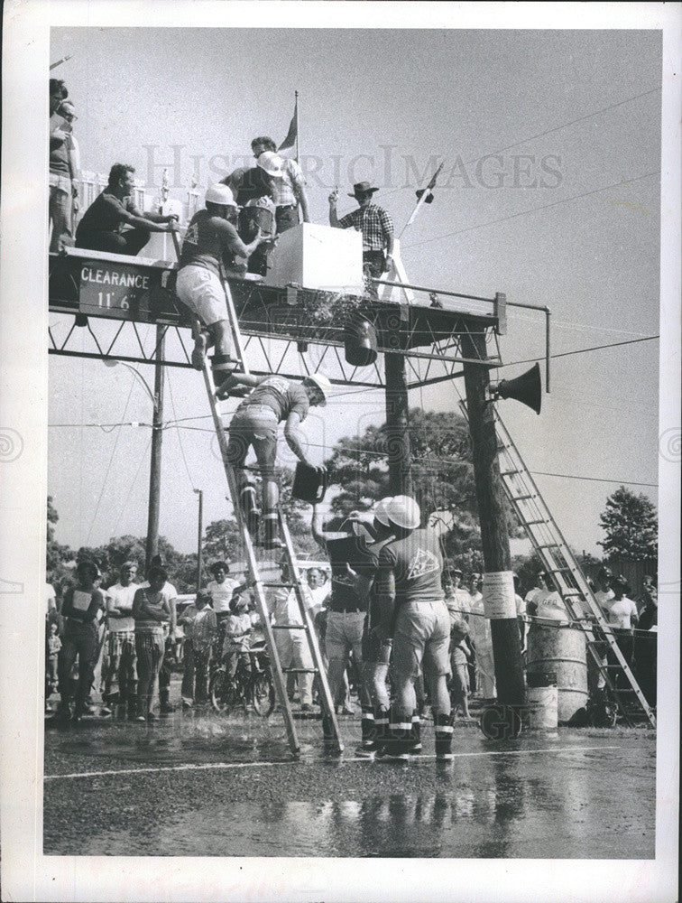 1972 Press Photo Fire Department - Historic Images