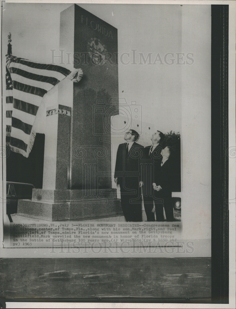 1963 Press Photo Cong. sam Gibbons and son Mark,P Danahy at Florida monument - Historic Images