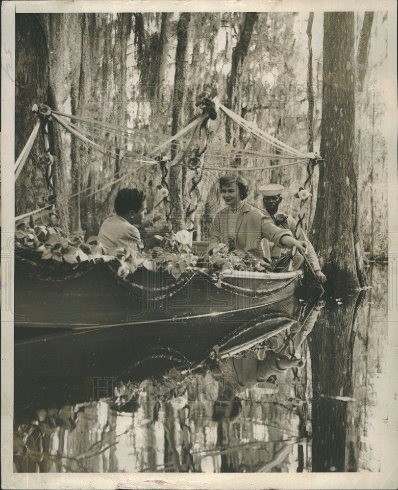 1954 Press Photo Boating in the Cypress Gardens near Charleston, SC - Historic Images