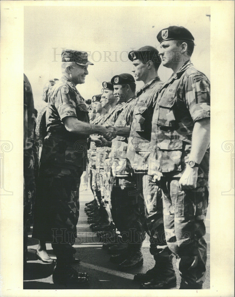 1991 Press Photo Major General Robert Ensslin Inspects Troops - Historic Images