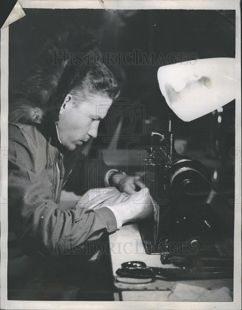 1957 Press Photo McMurdo Sound Antartica Operation Deepfreeze Lt. Moses Sevier - Historic Images