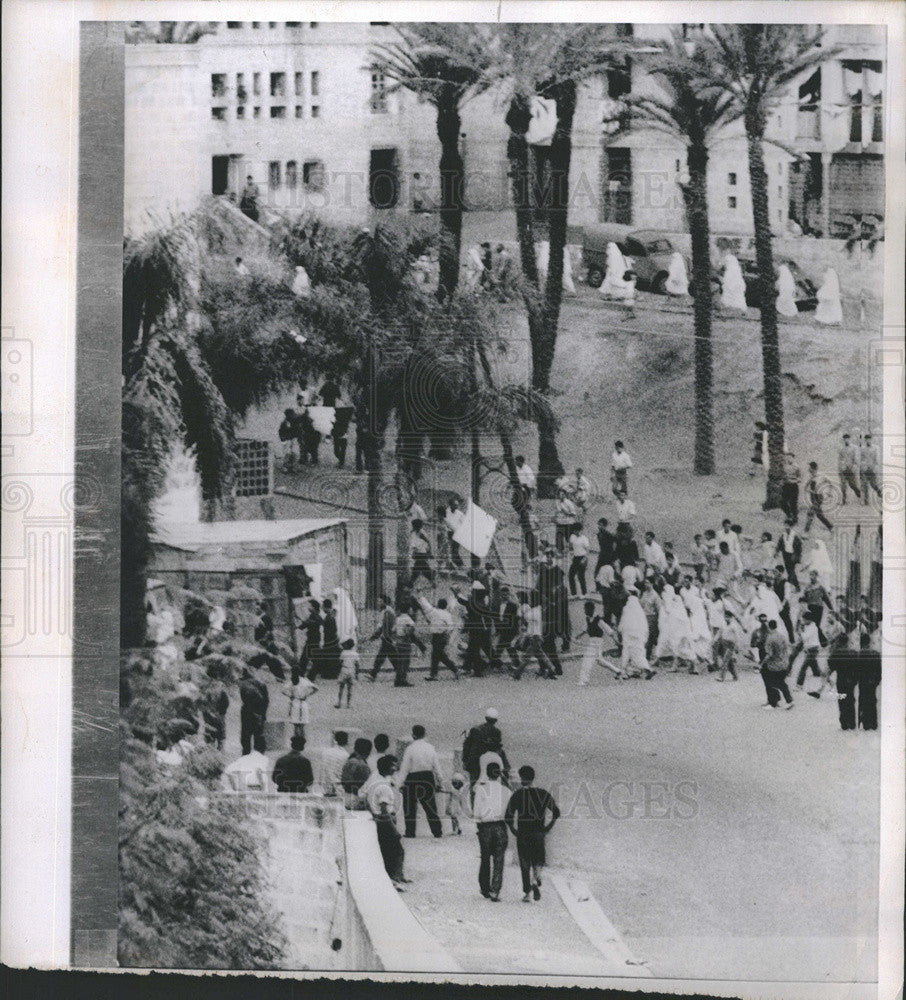 1961 Press Photo Veiled Moslem Women Demonstrators Algeria - Historic Images