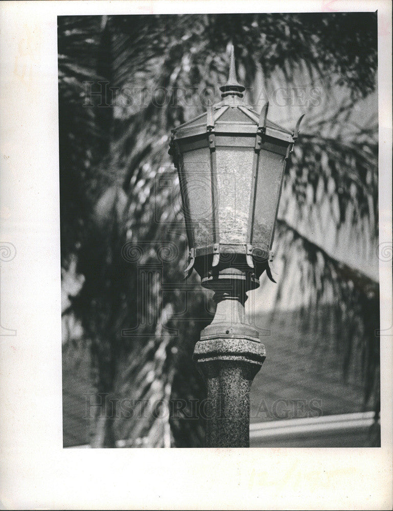 1974 Press Photo Bellaire Beach,Florida  gaslights - Historic Images