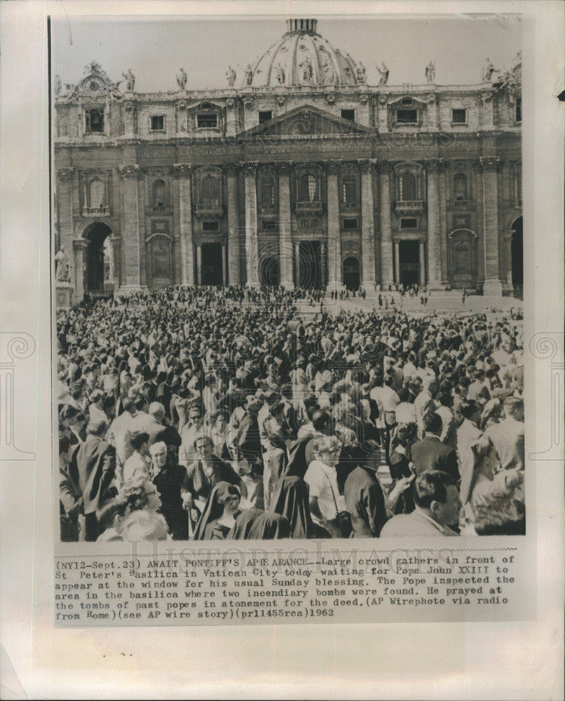 1962 Press Photo St Peter&#39;s Basilica crowds await Pontiff - Historic Images