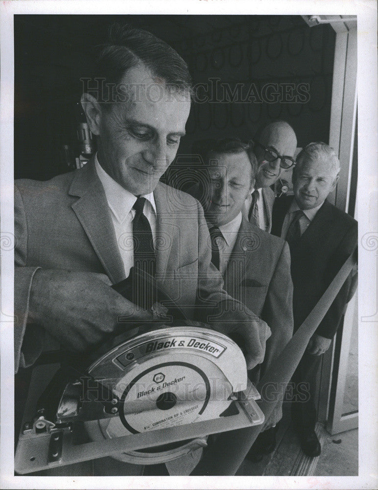 1970 Press Photo So. Pump Company Black Decker Saw - Historic Images