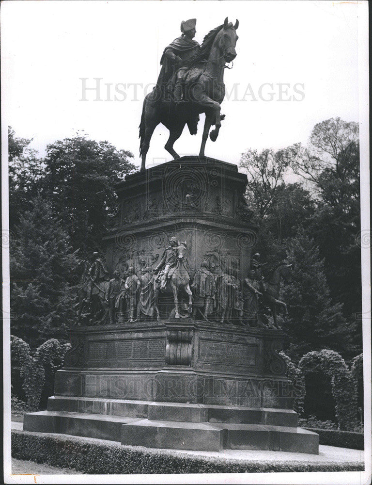 Press Photo Horse Rider Statue East Germany - Historic Images