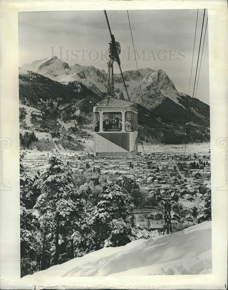 1965 Press Photo A Cable Car That Takes Passengers To Top Of Zugspitze Mountain - Historic Images