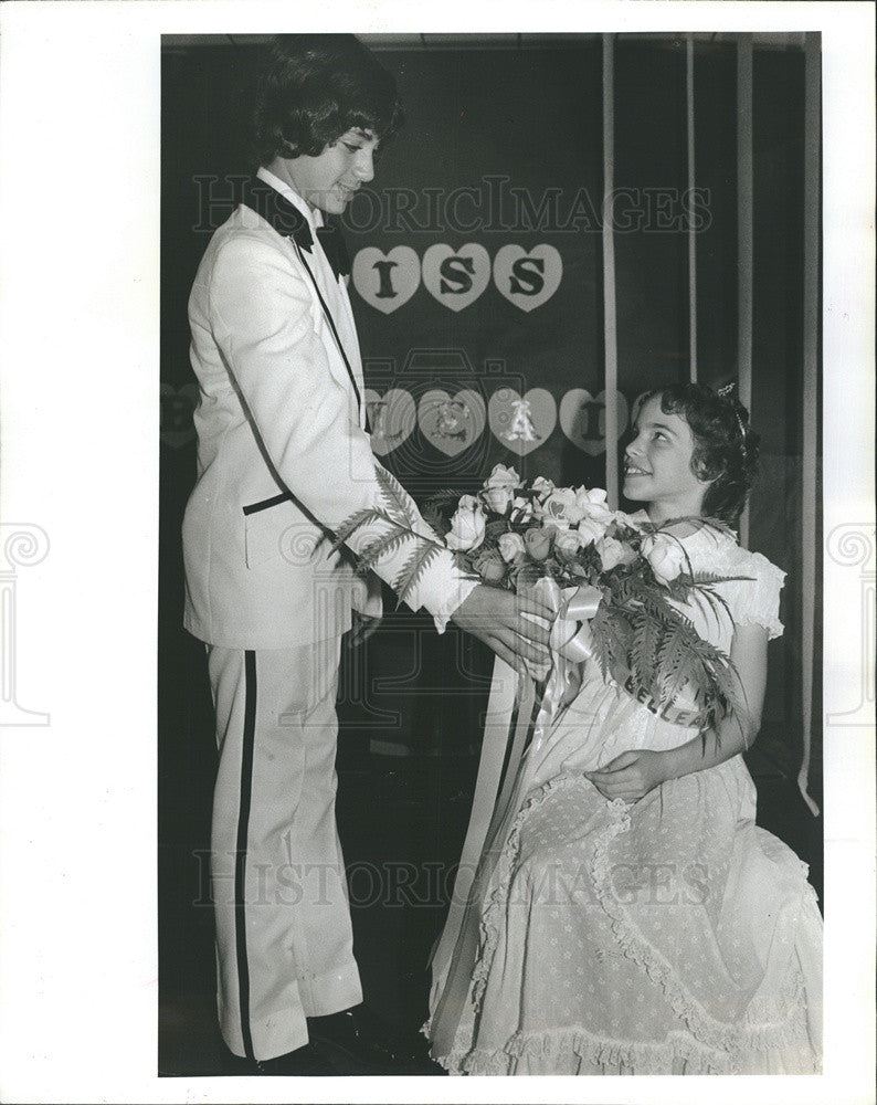 1981 Press Photo Carrie Font Crowned Miss Belleair Elementary - Historic Images