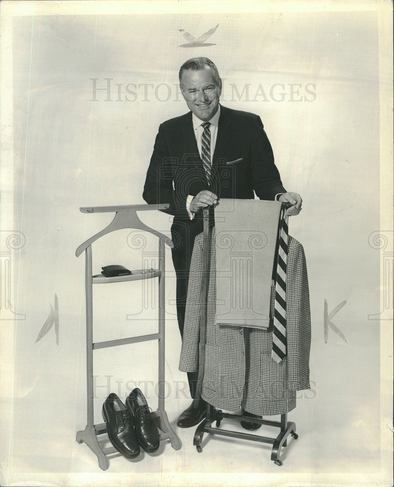 1963 Press Photo The silent valet Jeeves clothes caddy hanger - Historic Images