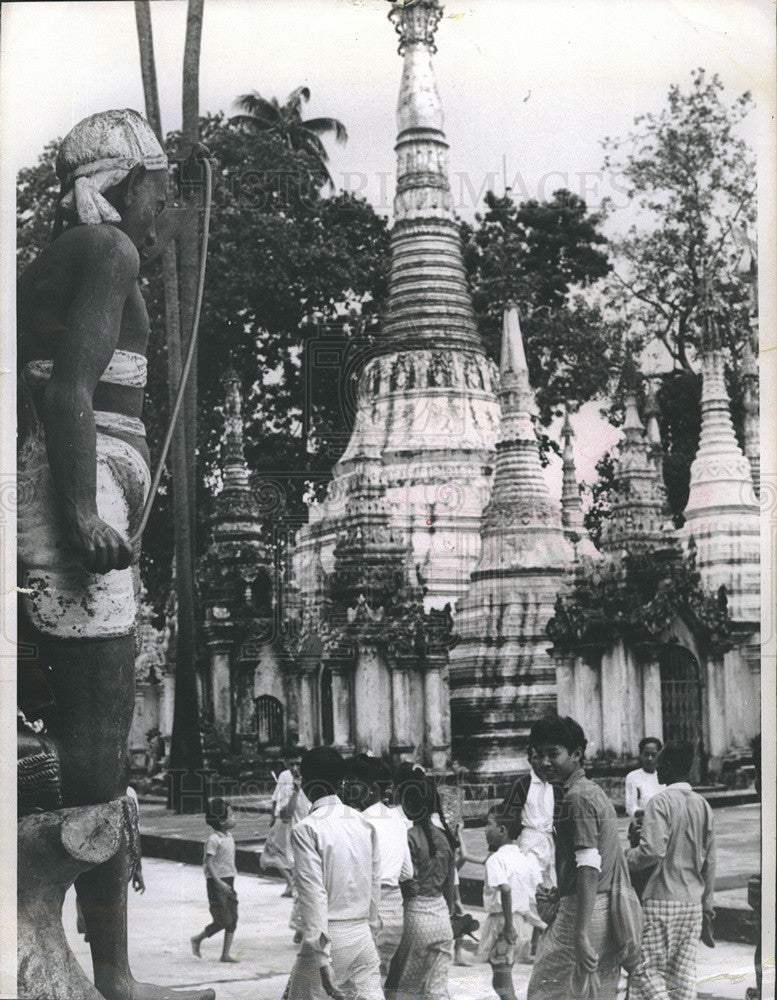 1970 Press Photo Shwedagon Pagoda Landmark Shrine Rangoon Burma - Historic Images