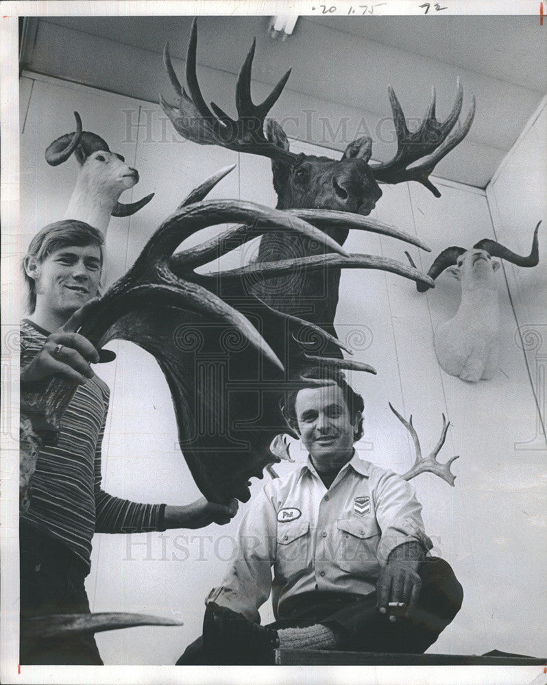 1971 Press Photo Trophy heads and horns from ALaska,Randy Burns &amp; Phil Amer - Historic Images