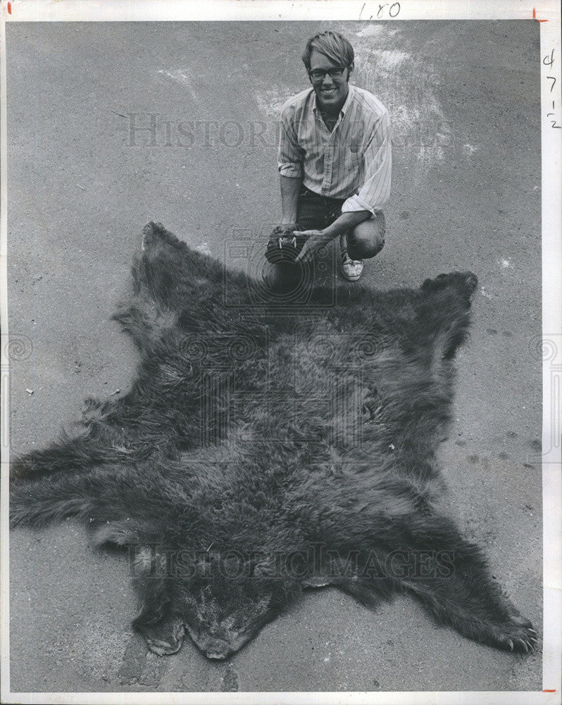 1970 Press Photo bergaman and his trophy bear skin - Historic Images