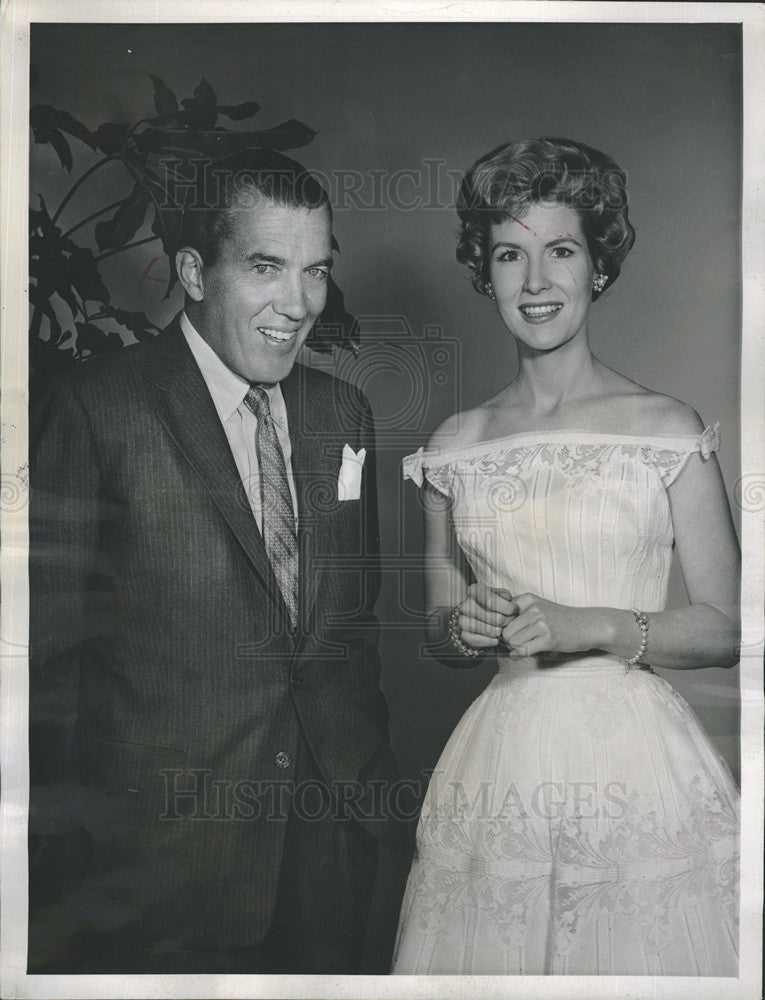 1958 Press Photo Ed Sulivan Television Host Julia Meade Actress Big Te ...