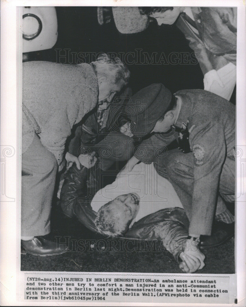 1964 Press Photo Anti-Communist rally in Berlin,Germany injured man - Historic Images