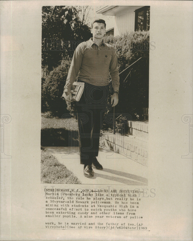 1963 Press Photo Martin Greenburg, Undercover Cop At Weequahic High - Historic Images