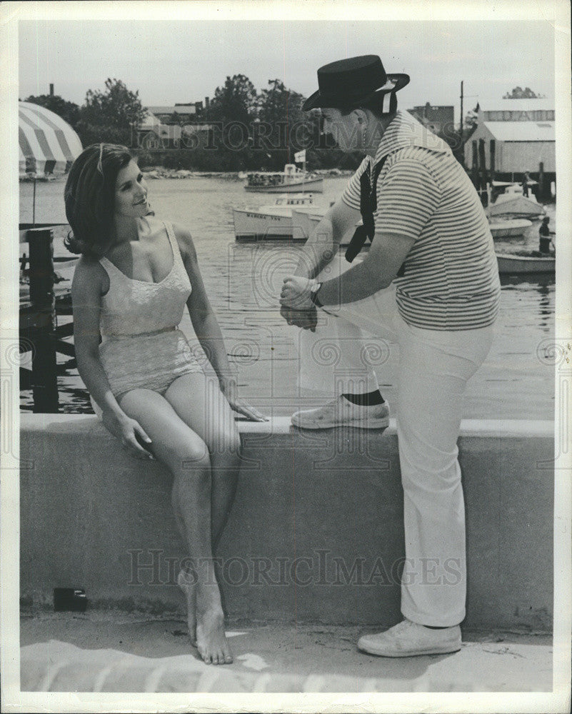 1966 Press Photo Hampton's Vincent Ewell, Jr., a first mate on the Hampton Navy - Historic Images