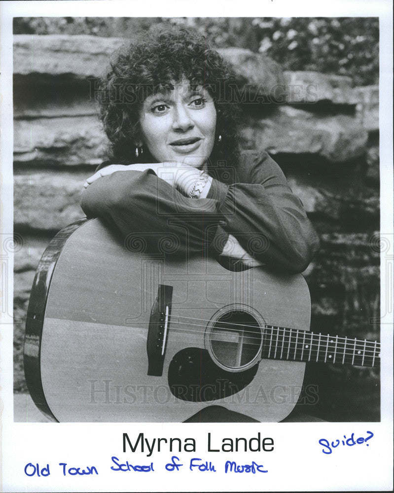 1980 Press Photo Myrna Lande Groundhog Day Part Old Town School Music Folk - Historic Images