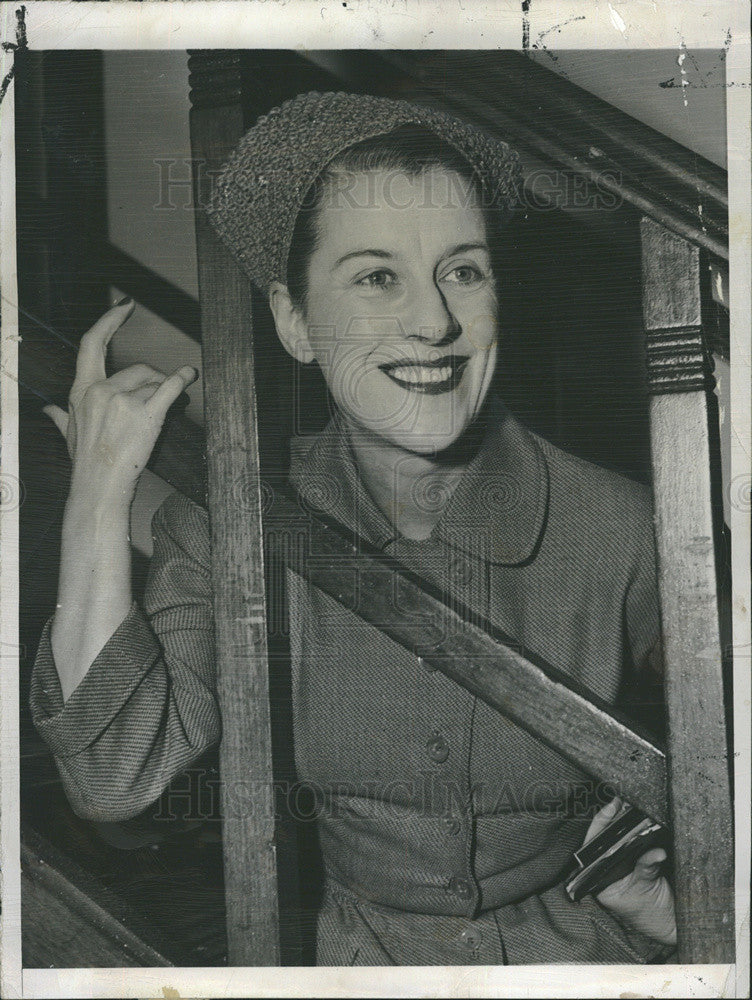 1947 Press Photo Beatrice Lillie Actress Lady Peel Inside U.S.A. Broadway Play - Historic Images