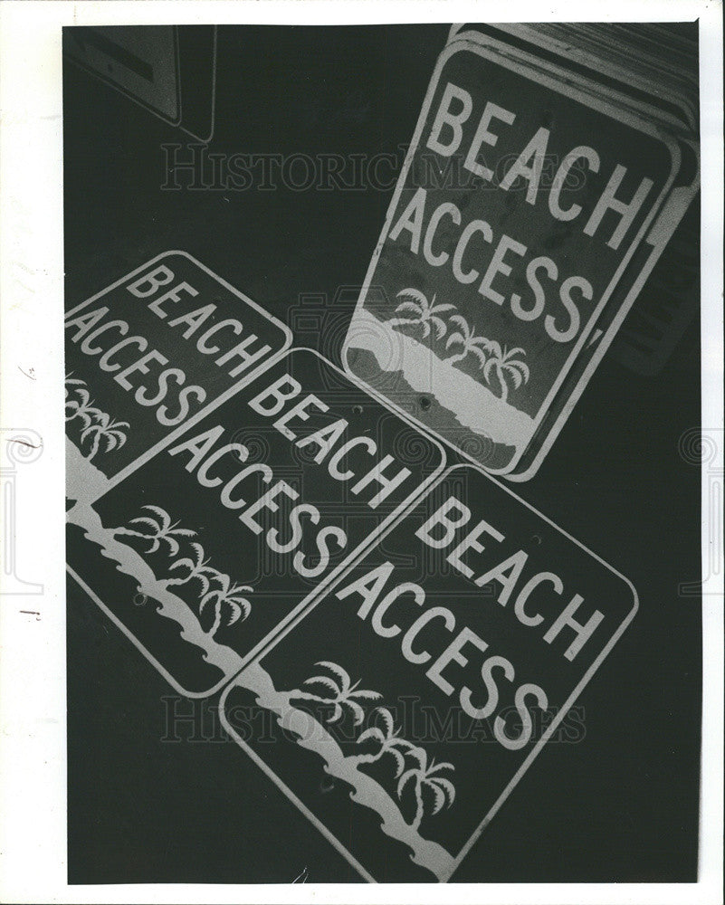 1979 Press Photo Indian Rocks Beach Parking Signs Taken Down To Limit Access - Historic Images