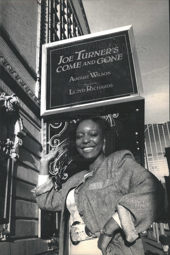 1988 Press Photo L. Scott Caldwell, A Star In &quot;Joe Turner&#39;s Come And Gone&quot; - Historic Images