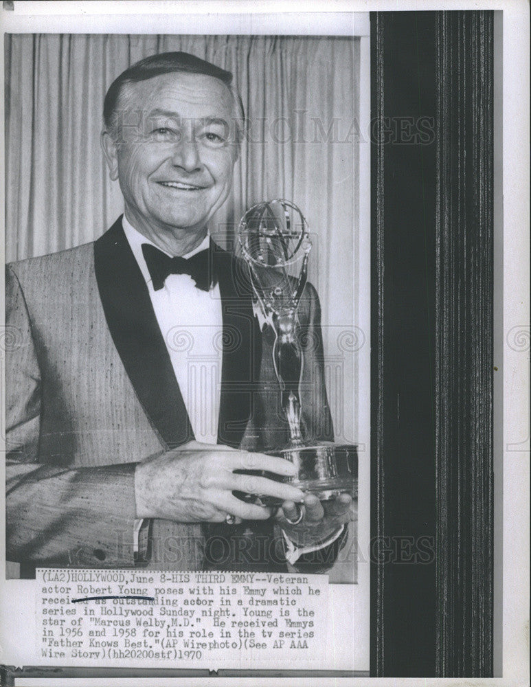 1970 Press Photo Robert Young Actor Emmy Award Hollywood Series Marcus Welby MD - Historic Images