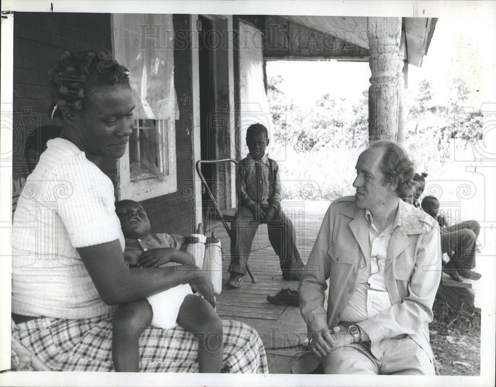 1981 Press Photo NBC News Correspondent Garrick Utley &amp; Interviewee - Historic Images