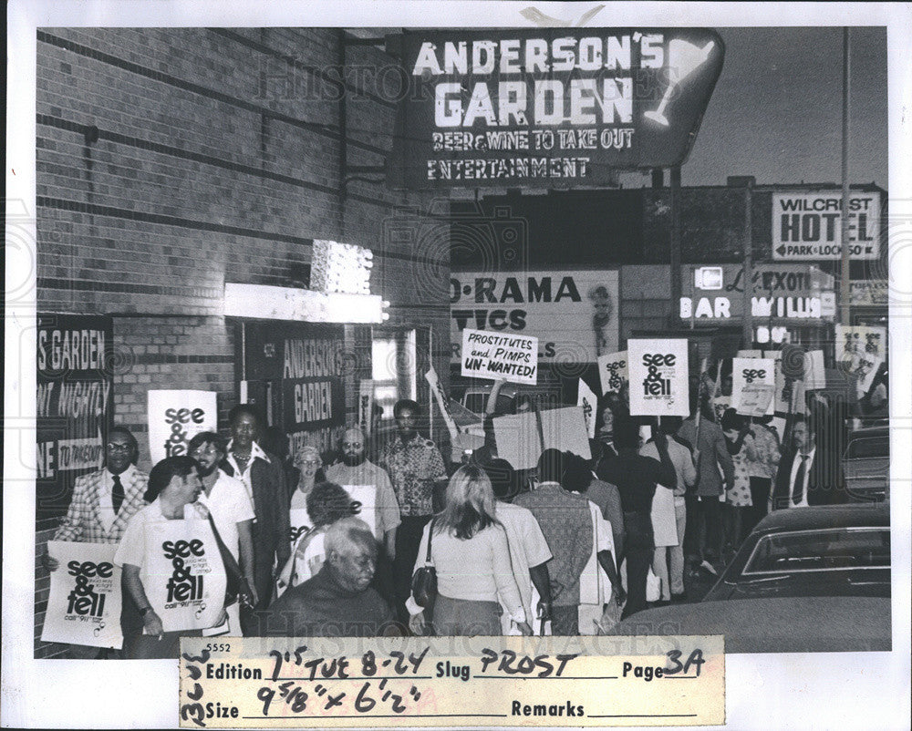 1976 Press Photo Anderson Show Pickets - Historic Images