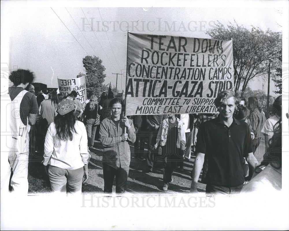 1971 Press Photo Protest on Concentration Camps - Historic Images