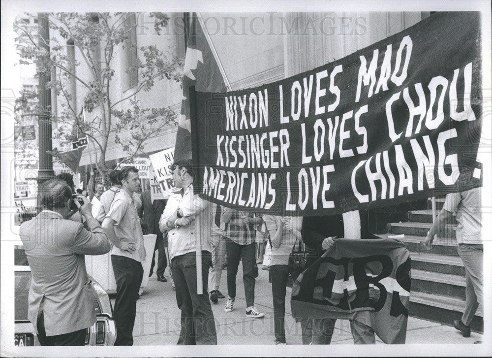 1971 Press Photo Picketing at Detroit - Historic Images