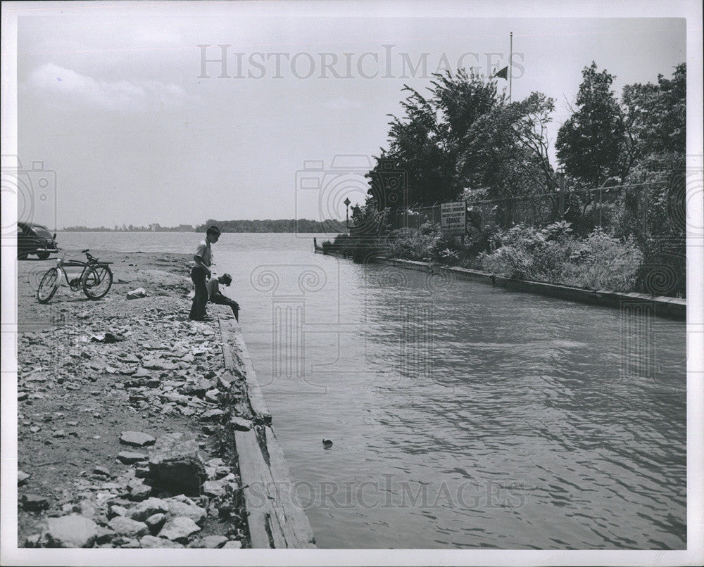 1948 Press Photo Fox Creek Polluted - Historic Images