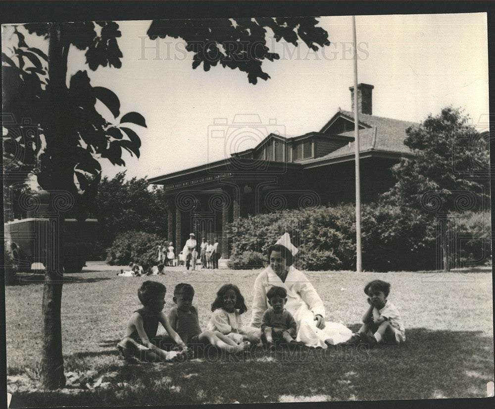 1933 Press Photo Patients at Daily News Sanitarium on the Lawn Simmons Island - Historic Images