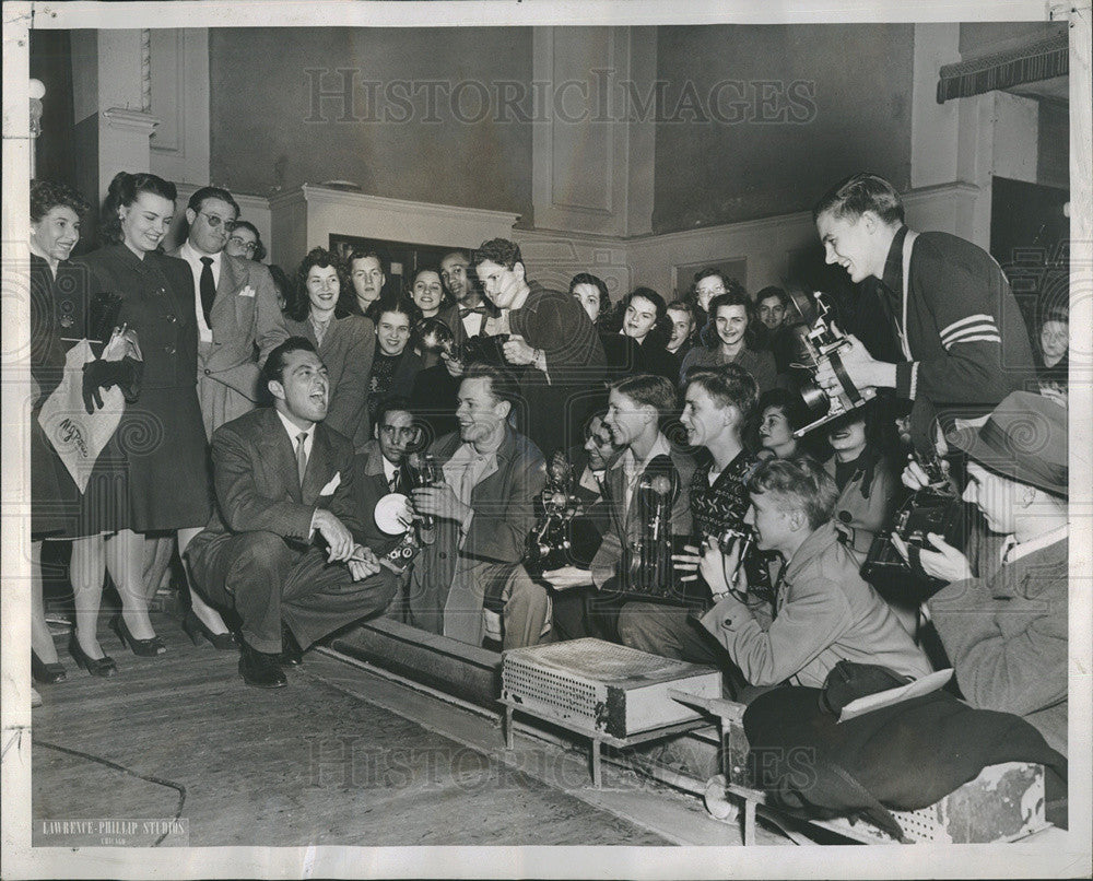 1948 Press Photo Tony Martin Apperars for Keen Teens Reporters &amp; Photographers - Historic Images