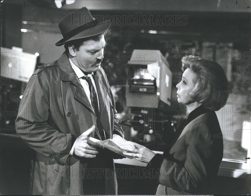 1987 Press Photo Stacey Keach and Dr. Joyce Brothers in The New Mike Hammer - Historic Images