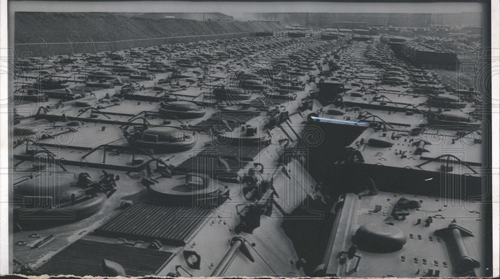 1966 Press Photo Ford Motor Co. Parking lot filled with tanks in W. Virginia - Historic Images