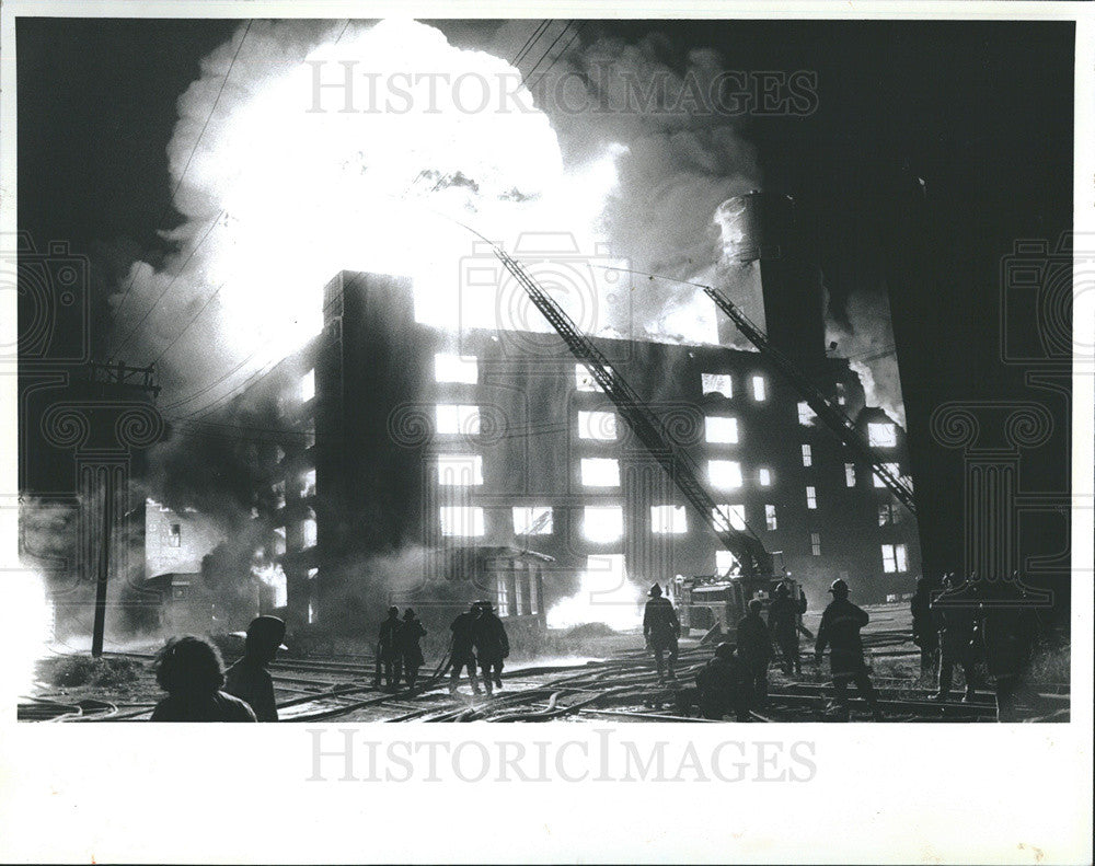 1980 Press Photo fire warehouse hired National Bank chairman James Wells - Historic Images