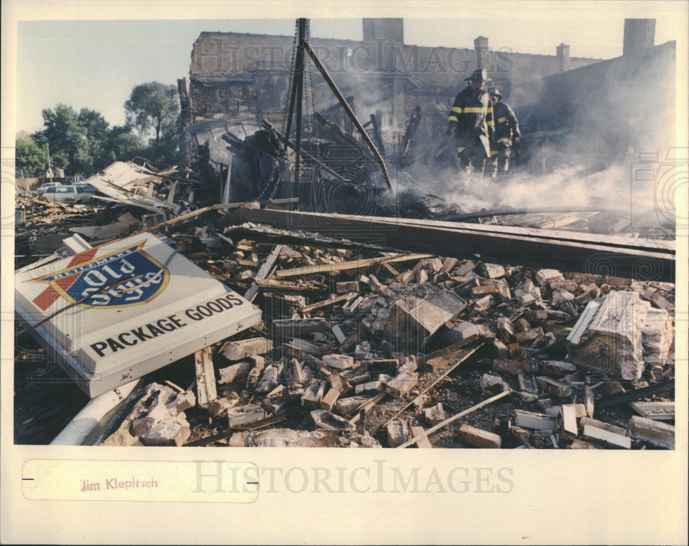 1988 Press Photo firefighters rubble K-C Discount Food &amp; Liquors demolished - Historic Images