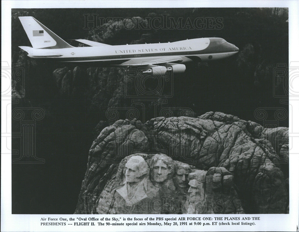 1991 Press Photo Air Force I flying over Mt. Rushmore - Historic Images