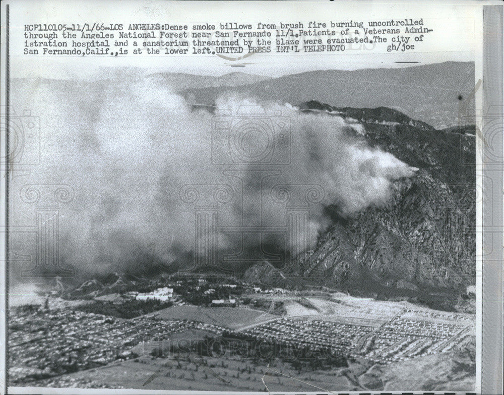 1966 Press Photo Forest fire in western US - Historic Images