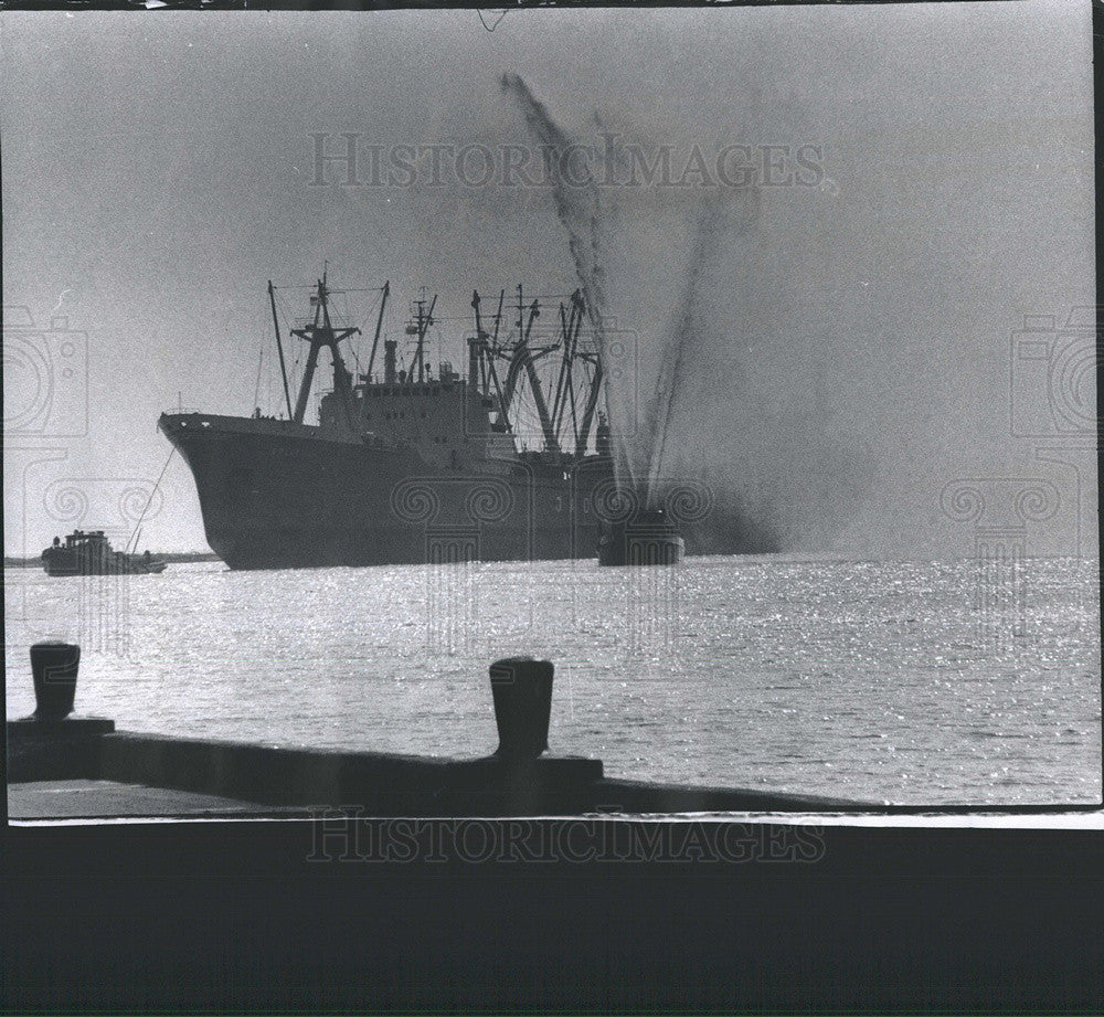 1975 Press Photo The Split, Yugoslavian Ship, Arrives At Chicago&#39;s Navy Pier - Historic Images