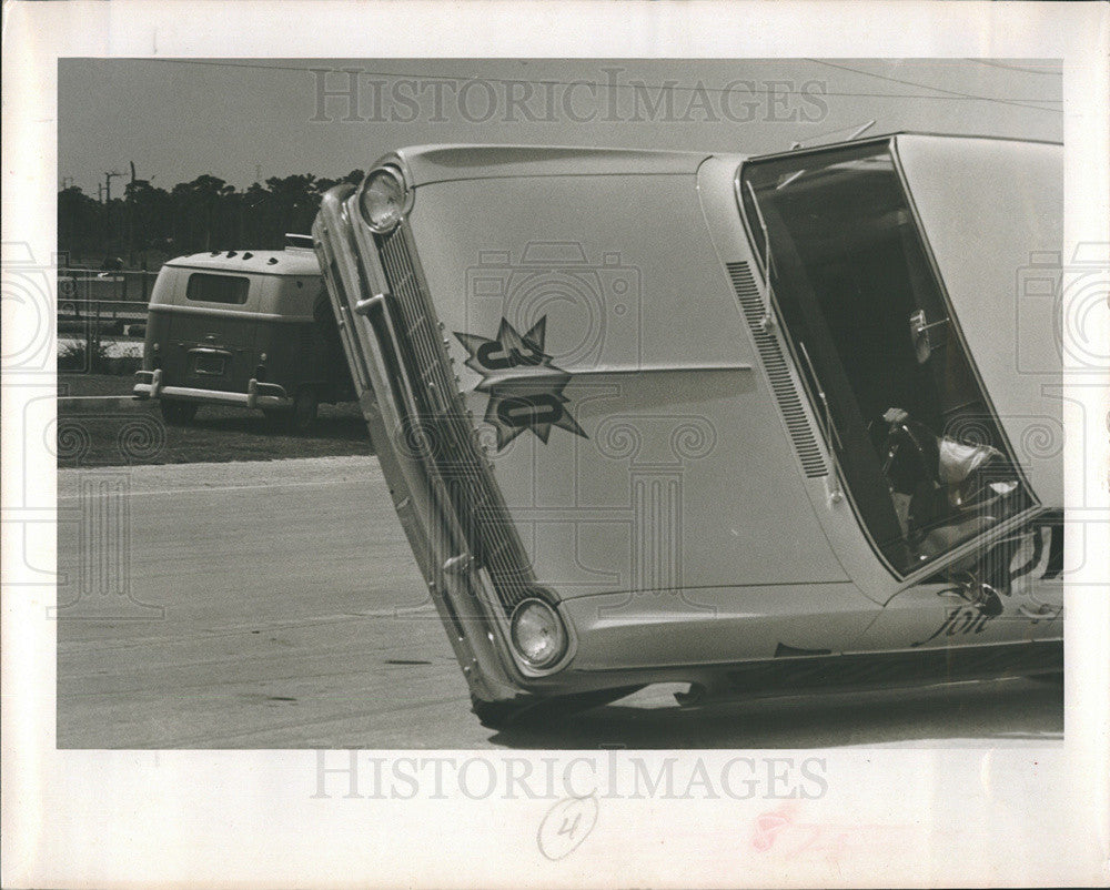 1965 Press Photo Autos - Stunt Driving - Historic Images