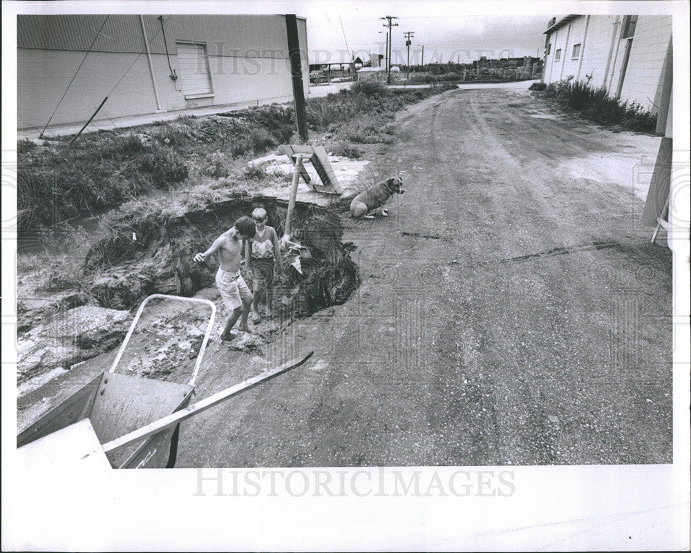 1965 Press Photo St. Pete Street damage - Historic Images